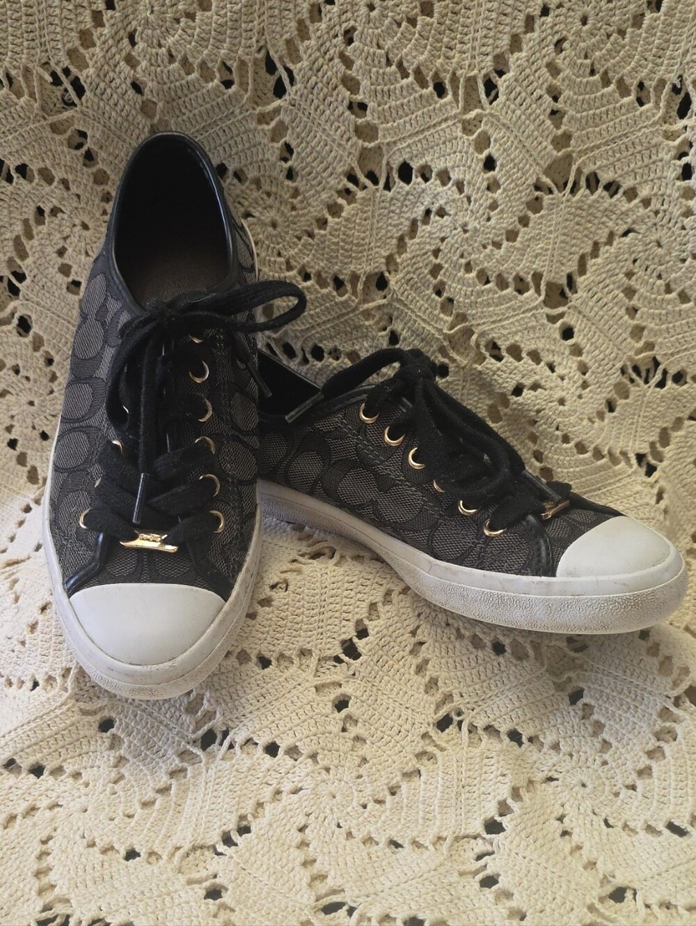 Coach Black Signature Canvas Low-Top Sneakers with White Toe Cap Size 6.5